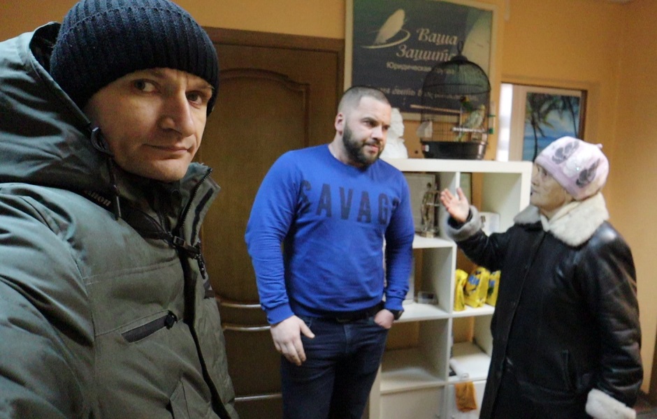 Помог бабушке забрать деньги у экс-майора